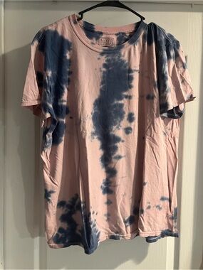 Medium Tie-Dye Short Sleeve T-Shirt in Pink and Navy